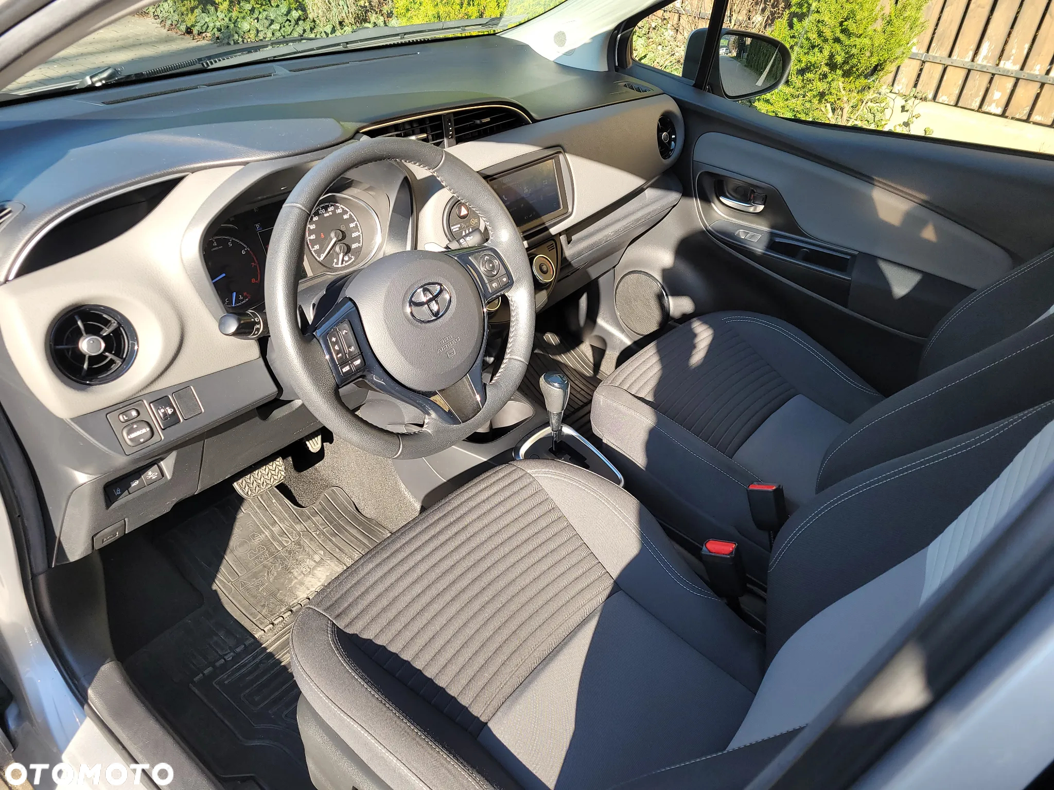 Toyota Yaris 1.5 Premium CVT - 11