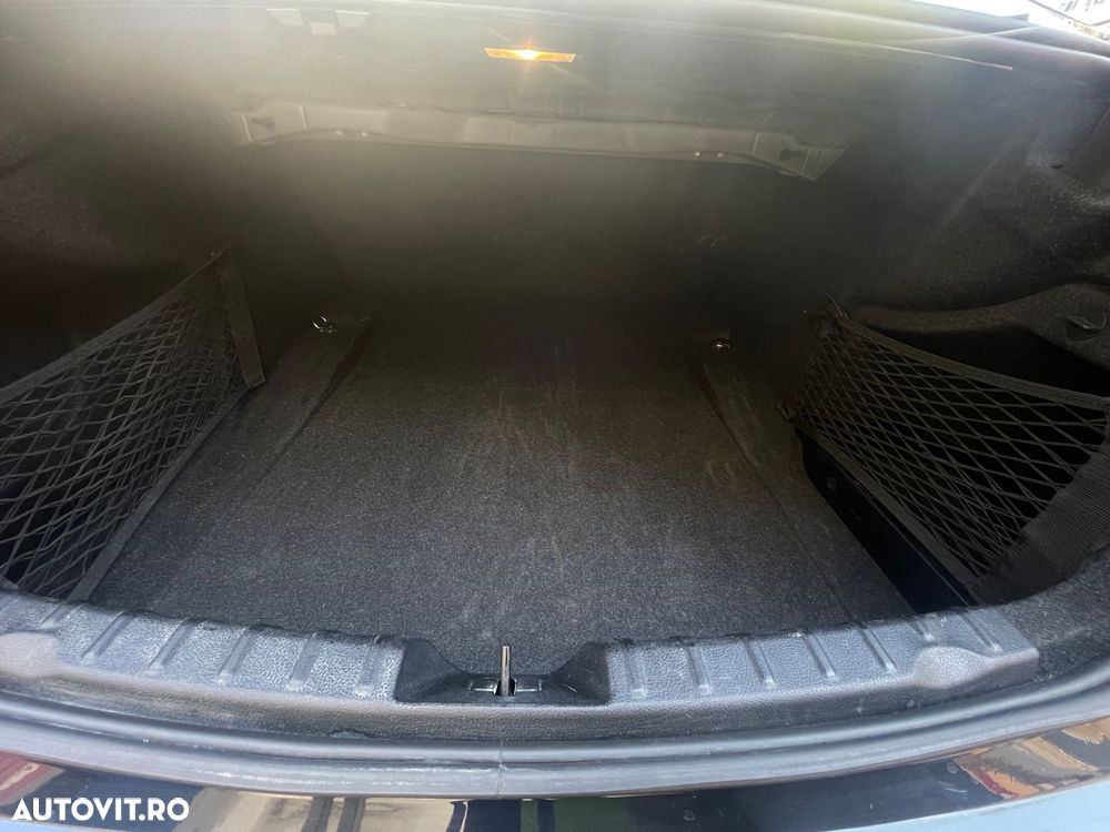 BMW Seria 3 316i - 11