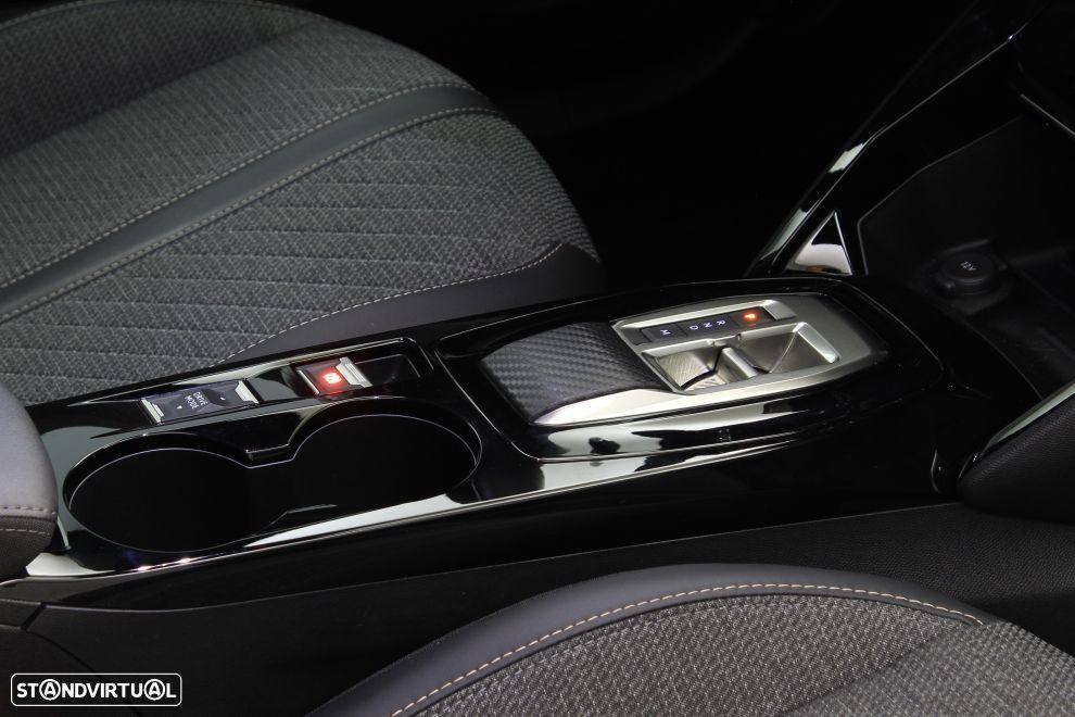 Peugeot 2008 1.2 PureTech Allure EAT8 - 40