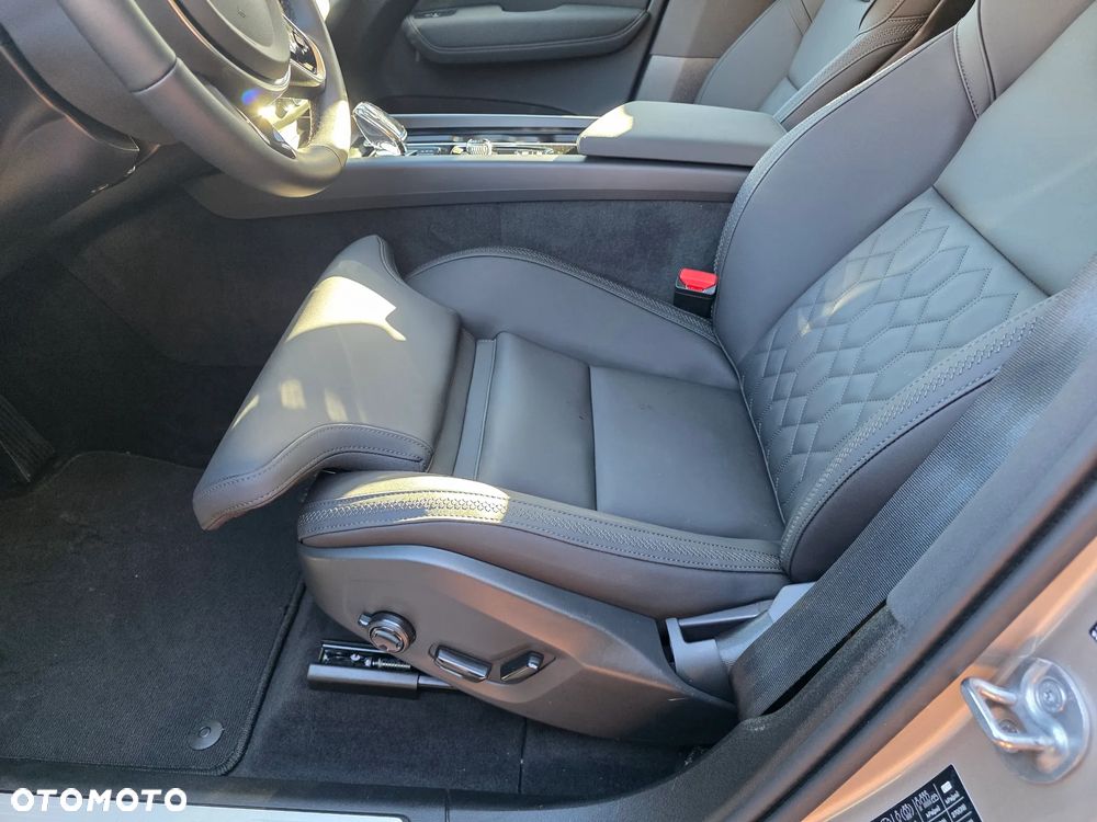 Volvo XC 60 B5 B AWD Plus Dark - 31