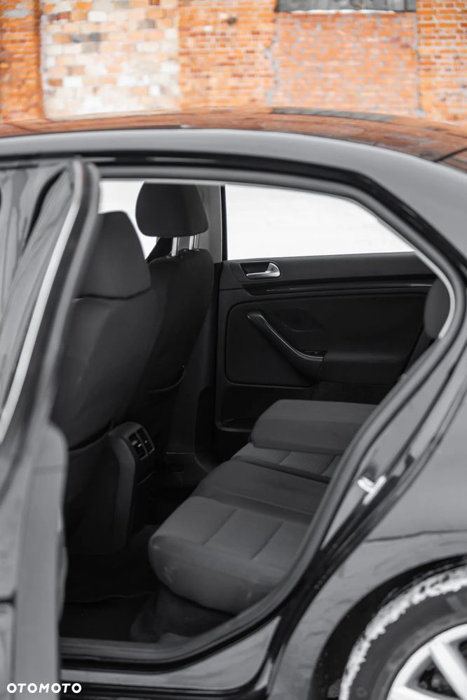 Volkswagen Jetta 1.6 TDI Highline - 21