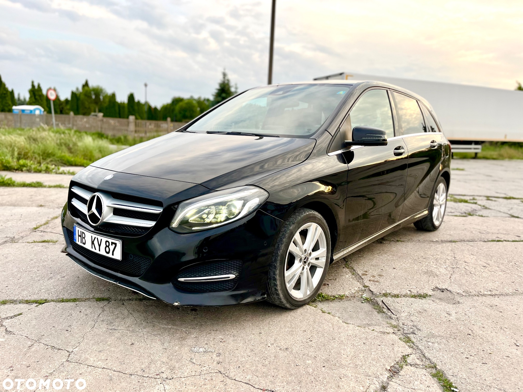 Mercedes-Benz Klasa B 200 (CDI) d 4Matic 7G-DCT AMG Line - 4