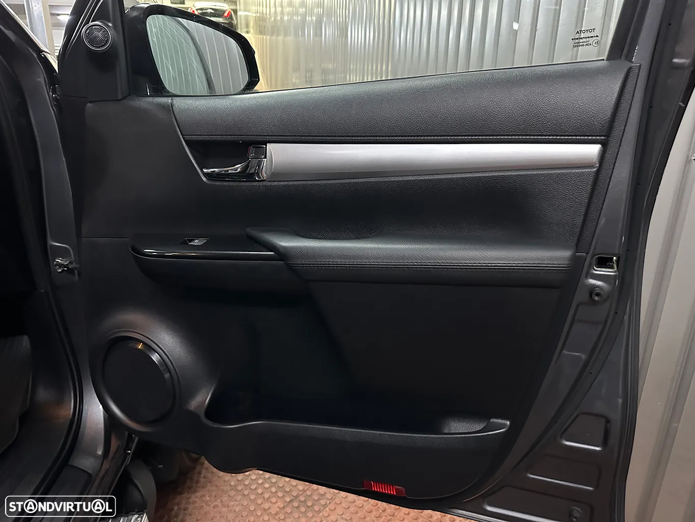 Toyota Hilux 2.4 D-4D 2WD CD Tracker - 37