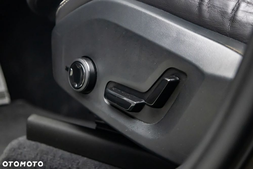 Volvo XC 60 T8 Plug-In Hybrid AWD R-Design - 15