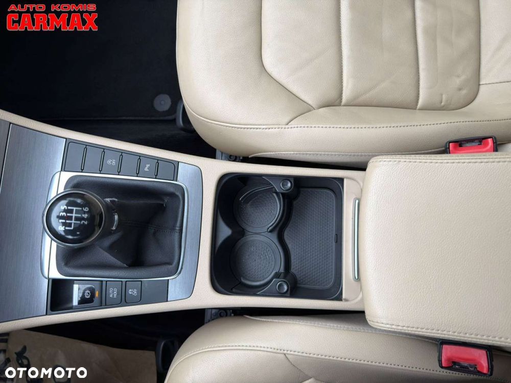 Volkswagen Passat - 30