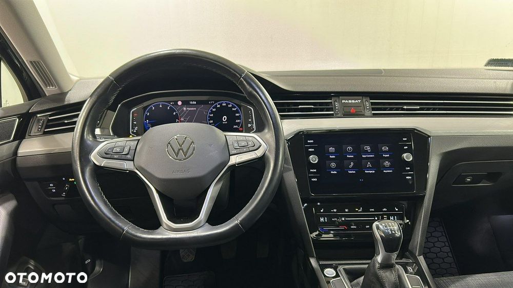 Volkswagen Passat 1.5 TSI EVO Business - 9