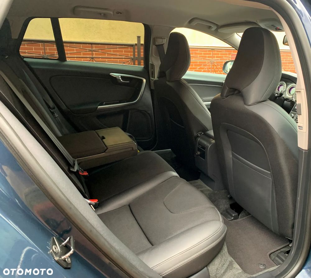 Volvo V60 ver-d2-momentum - 9