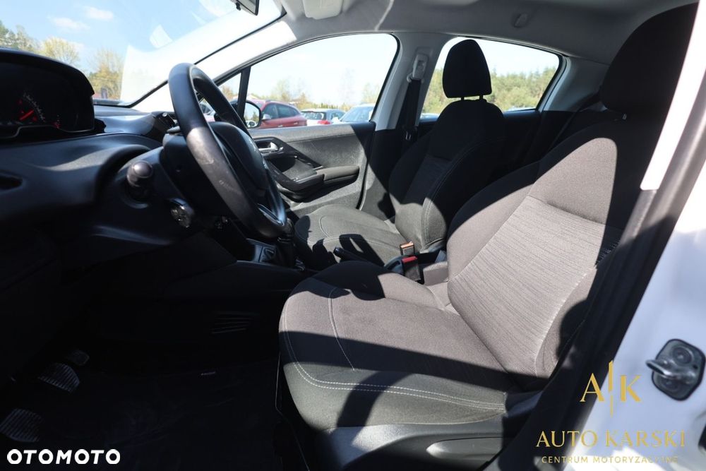 Peugeot 208 - 28