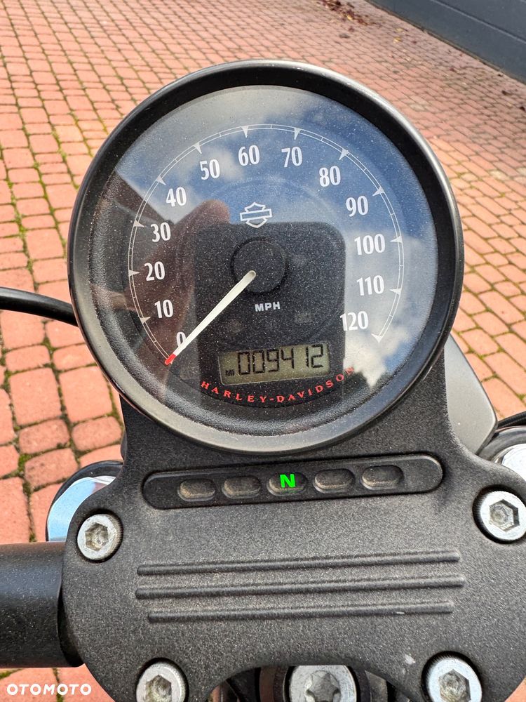 Harley-Davidson Sportster Iron 883 - 12