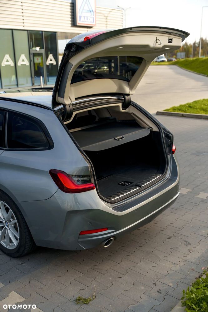 BMW Seria 3 318d MHEV - 17