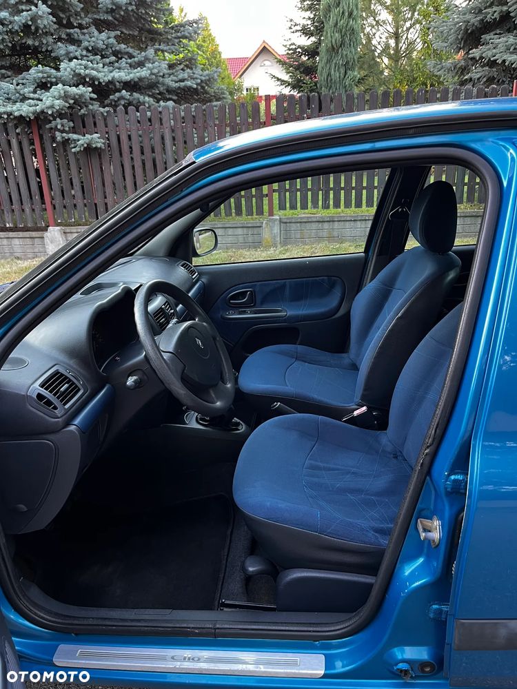 Renault Clio - 9