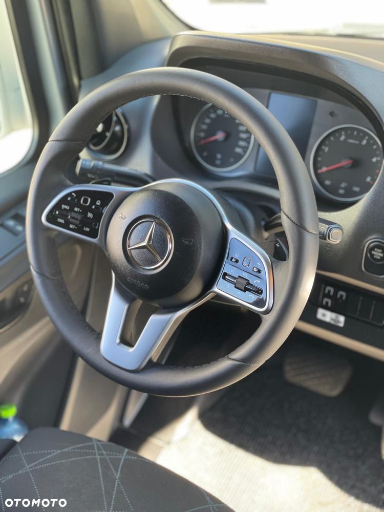 Mercedes-Benz Sprinter 519 907 - 8