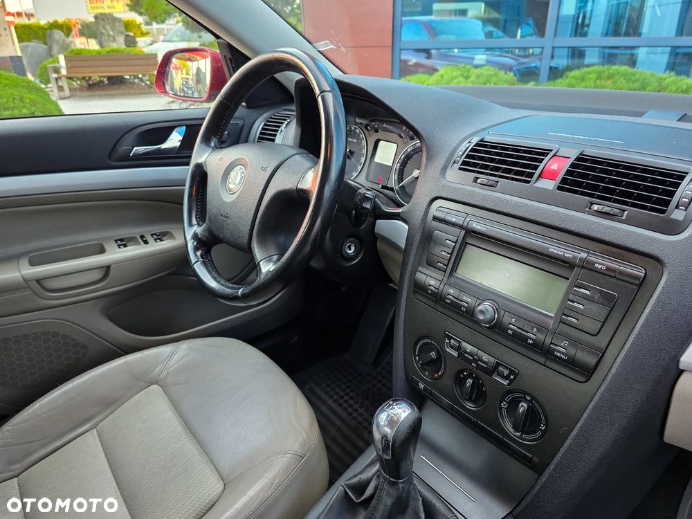 Skoda Octavia 1.6 Ambiente - 6