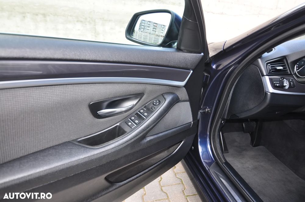 BMW Seria 5 525d xDrive AT - 17