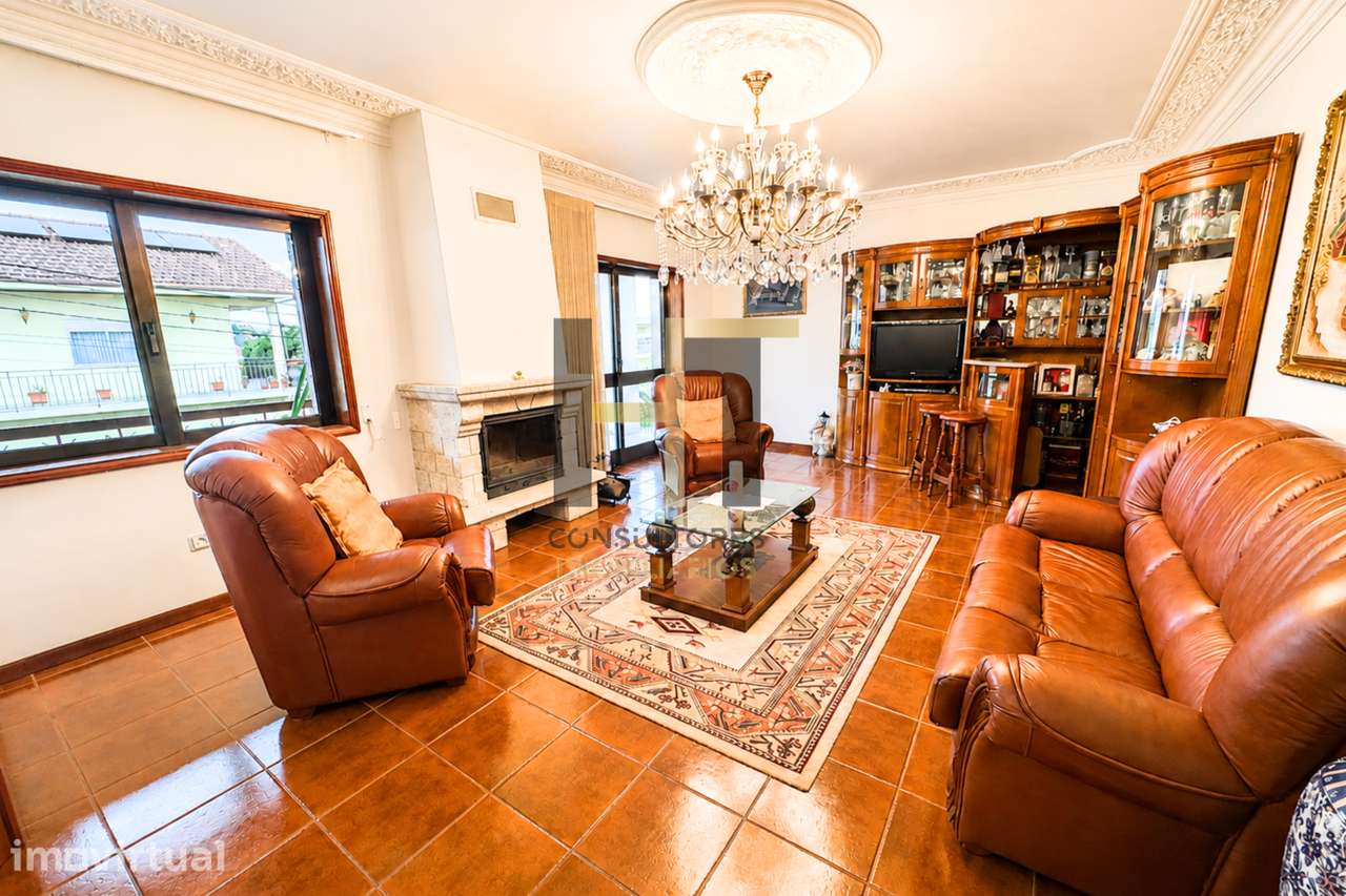 Moradia T4 em Lousada | 312m², 542m² de Terreno e Garagem para 3 Car - Grande imagem: 5/34