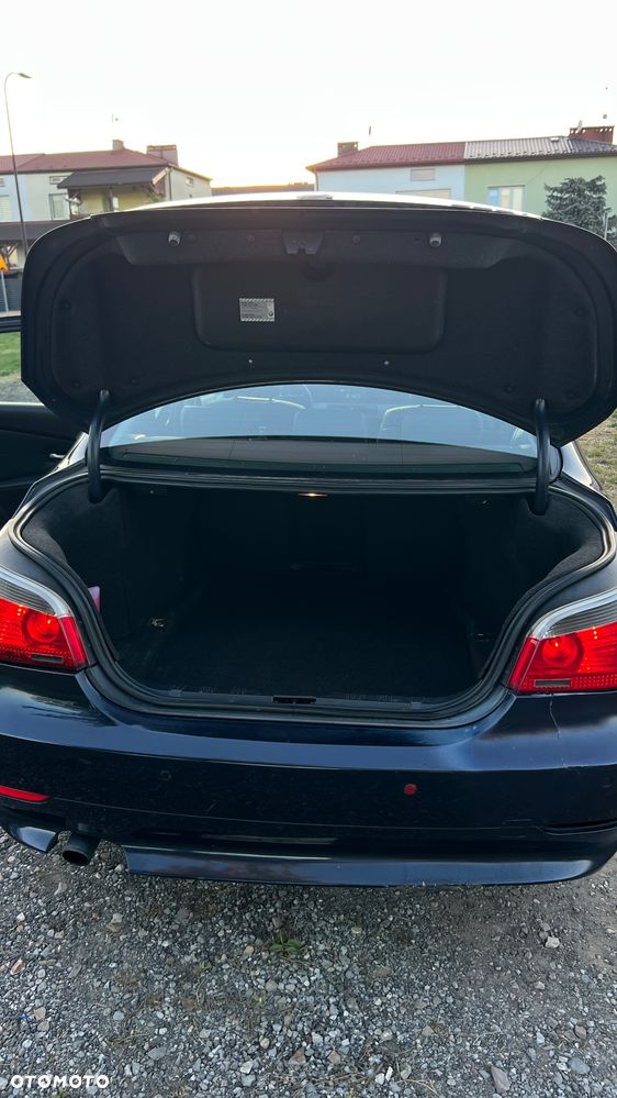 BMW Seria 5 520i Touring - 10