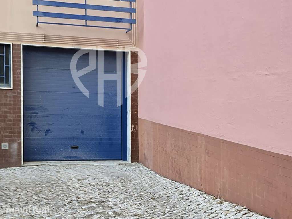 Garagem Fechada com 63,70 m², Casa de Banho e Portão Automático | M... - Grande imagem: 5/5