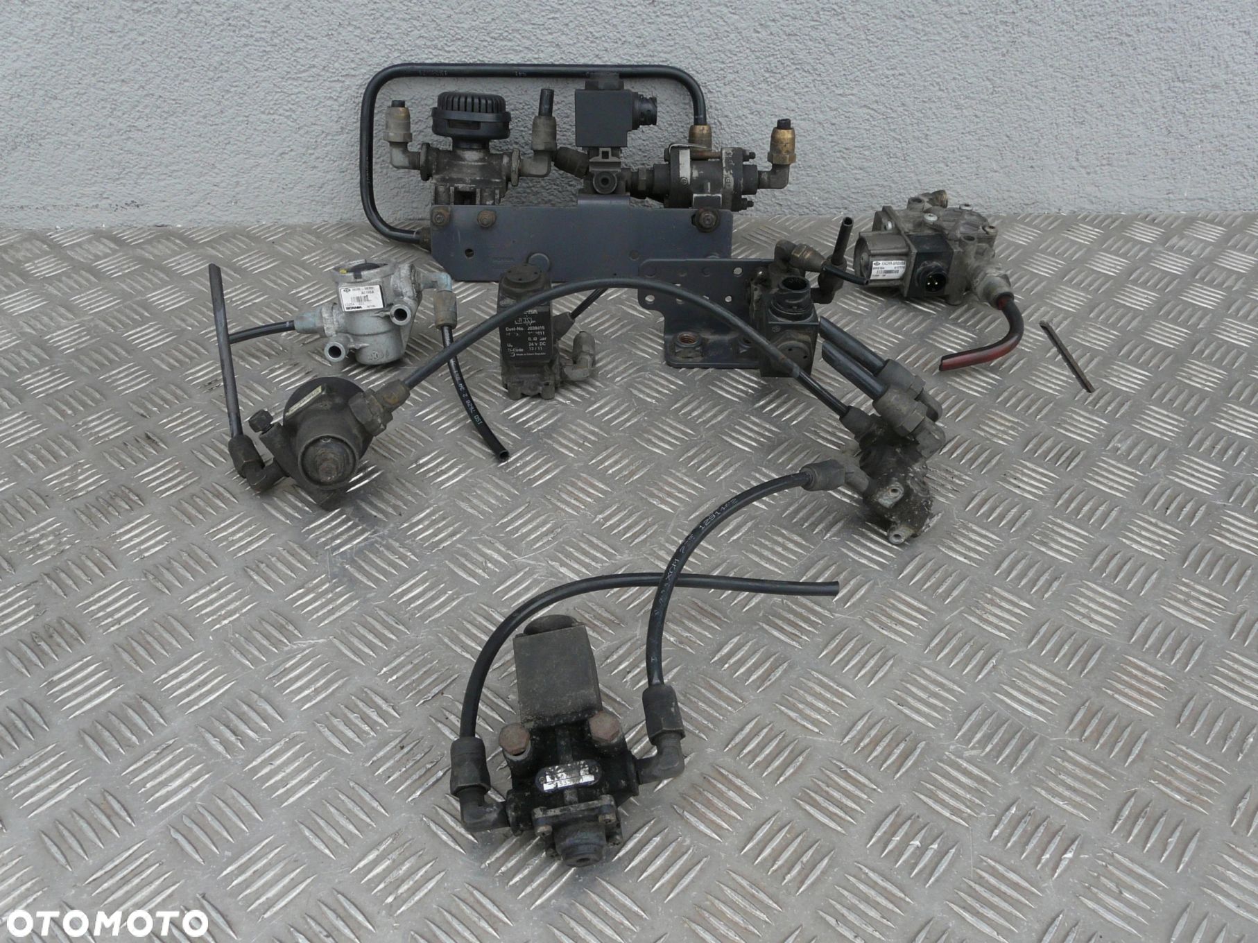ZAWÓR ZAWORY CEWKI POWIETRZA SCANIA 4 R - 1