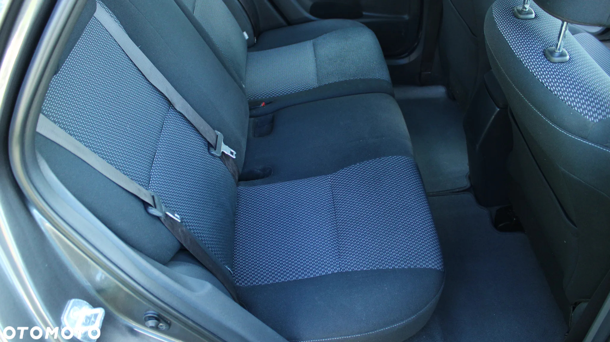 Toyota Auris 1.6 Premium - 28