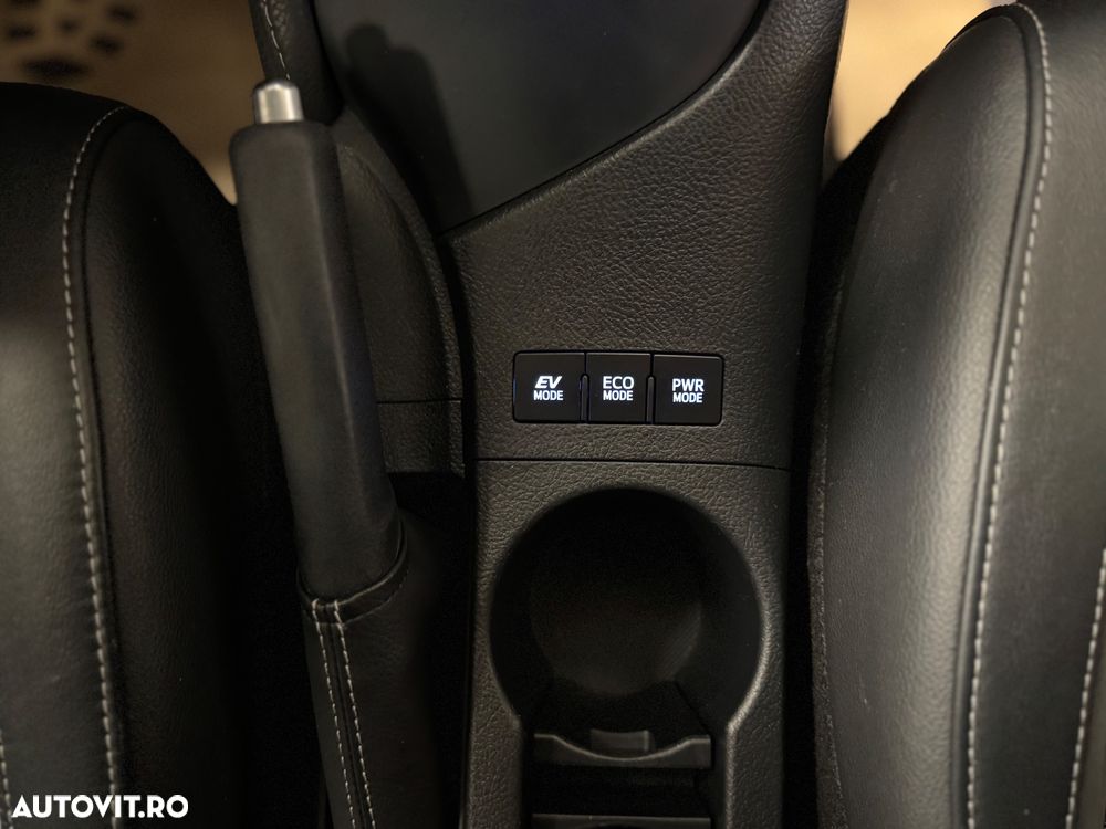 Toyota Auris 1.8 L VVT-i Sol + - 27