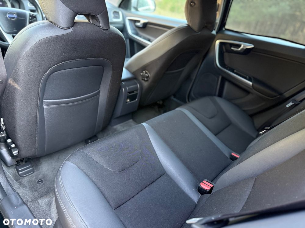 Volvo V60 D4 R-Design - 8