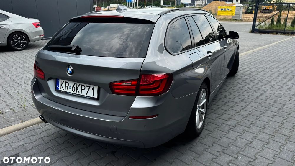 BMW Seria 5 525d Sport-Aut Luxury Line - 4