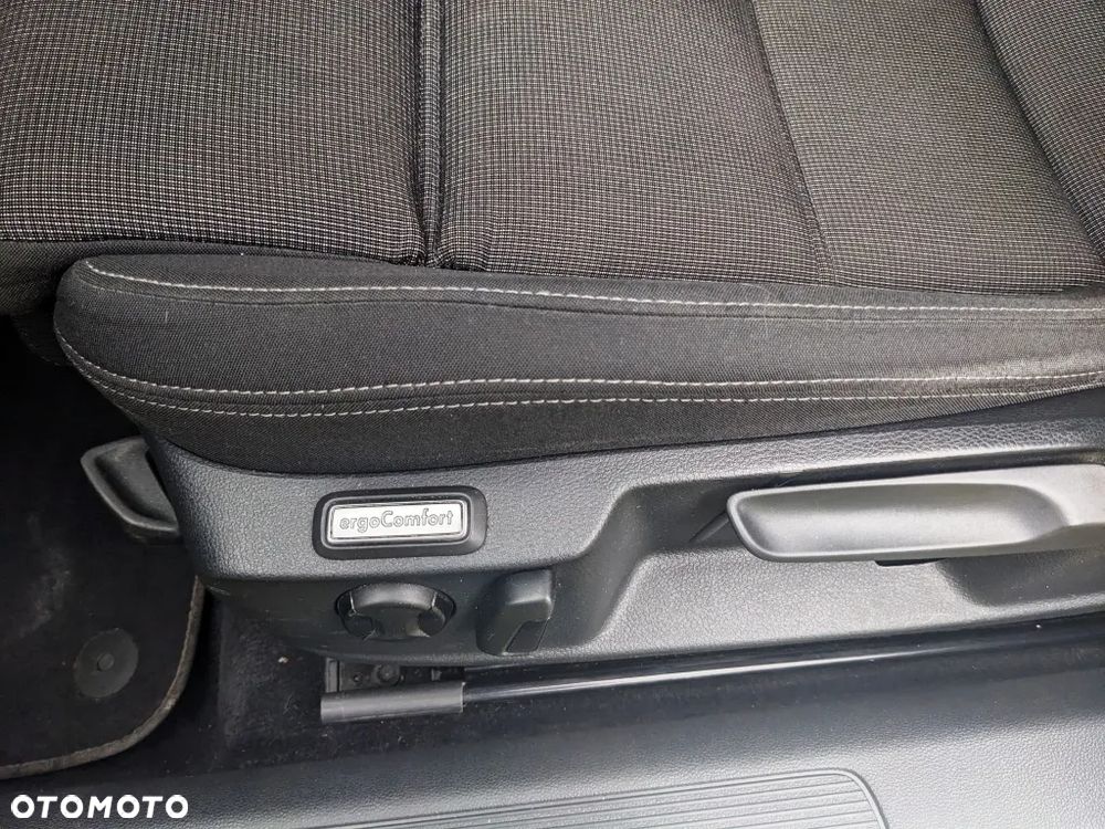 Volkswagen Passat 1.6 TDI BMT Comfortline - 11