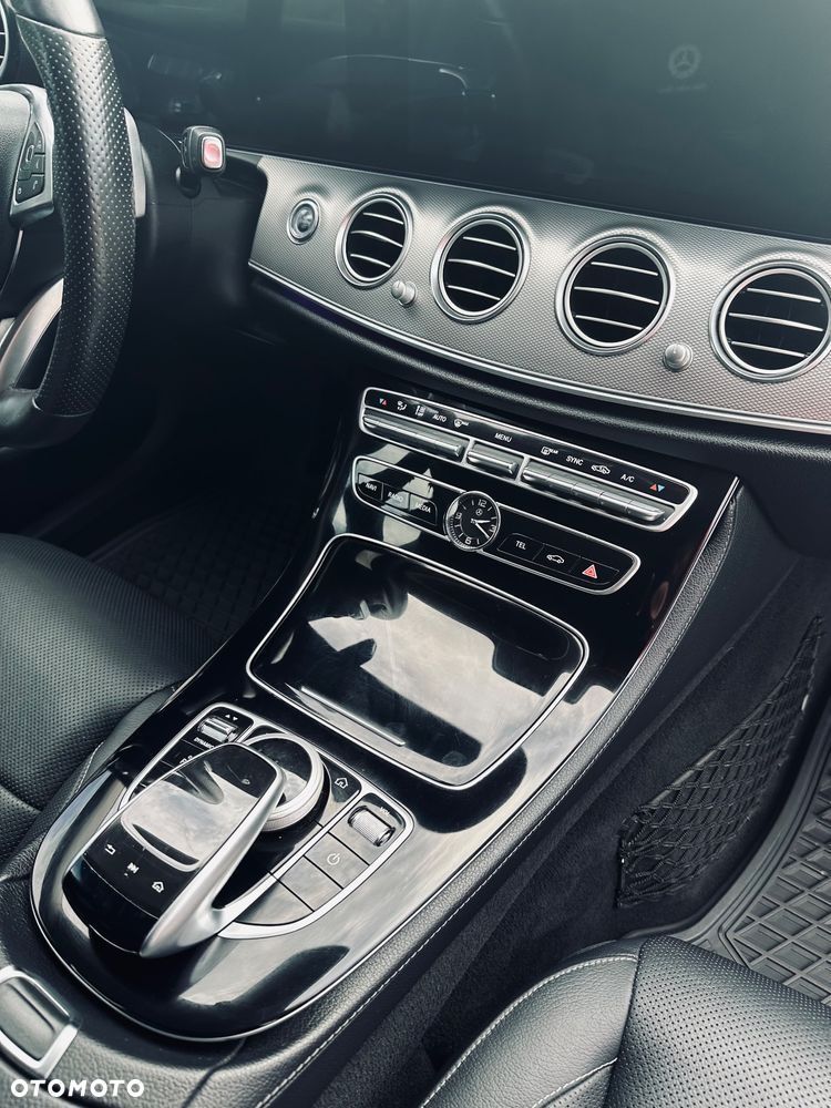 Mercedes-Benz Klasa E 220 d 9G-TRONIC - 19