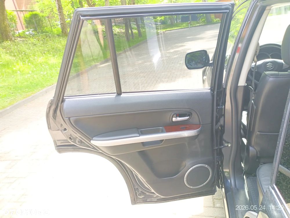 Suzuki Grand Vitara 2.0 - 23