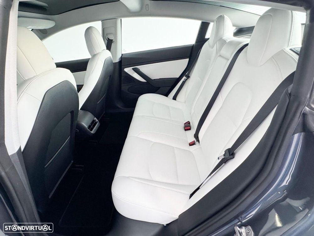 Tesla Model 3 - 7