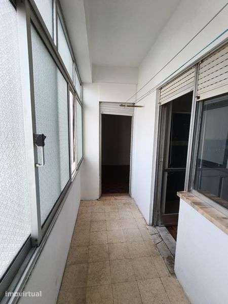 T1 Reboleira, 2 andar, Frente estação Comboios - Grande imagem: 5/8