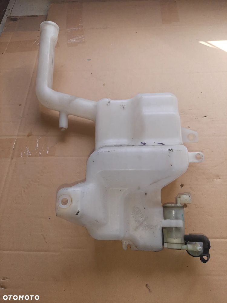 Mazda 2 II zbiorniczek spryskiwaczy 2007-14