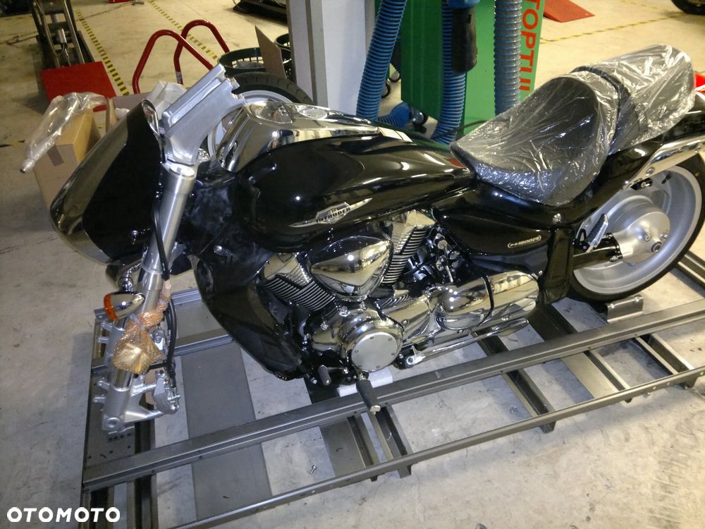 Suzuki Intruder - 2