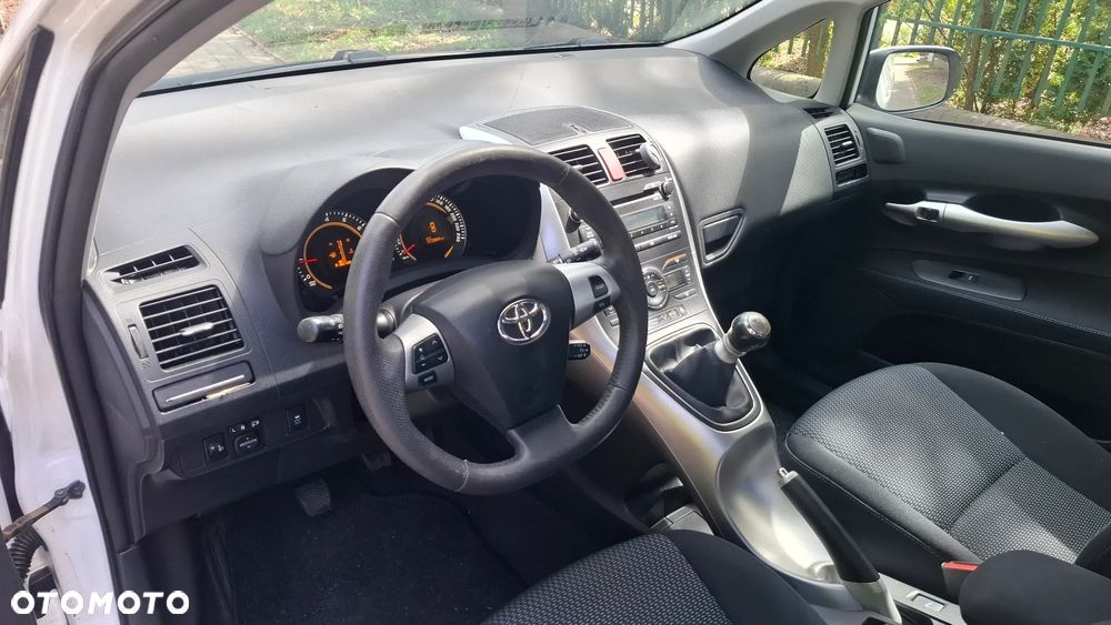 Toyota Auris - 13