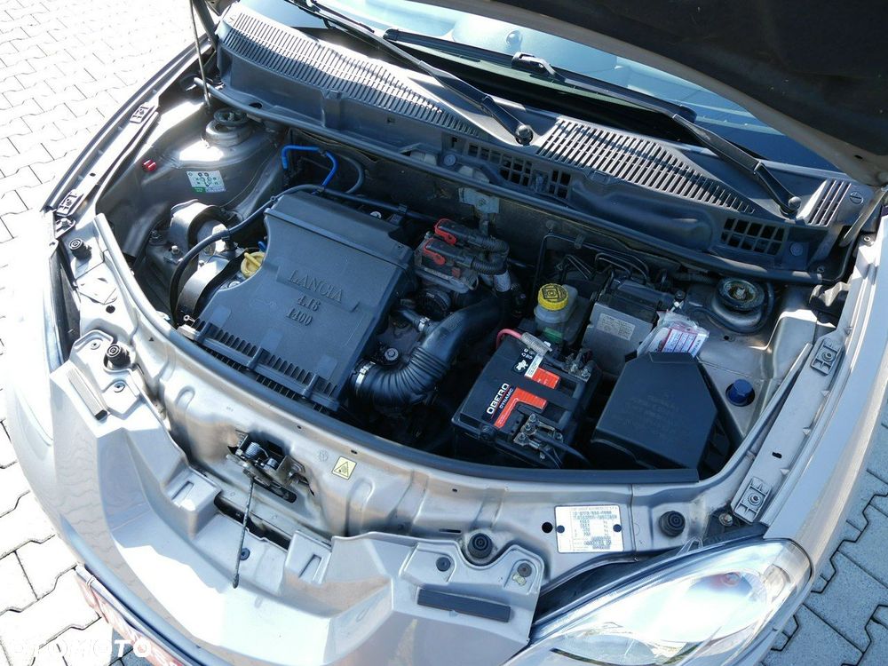 Lancia Ypsilon Y 1.4 16v Automatik Platino - 30