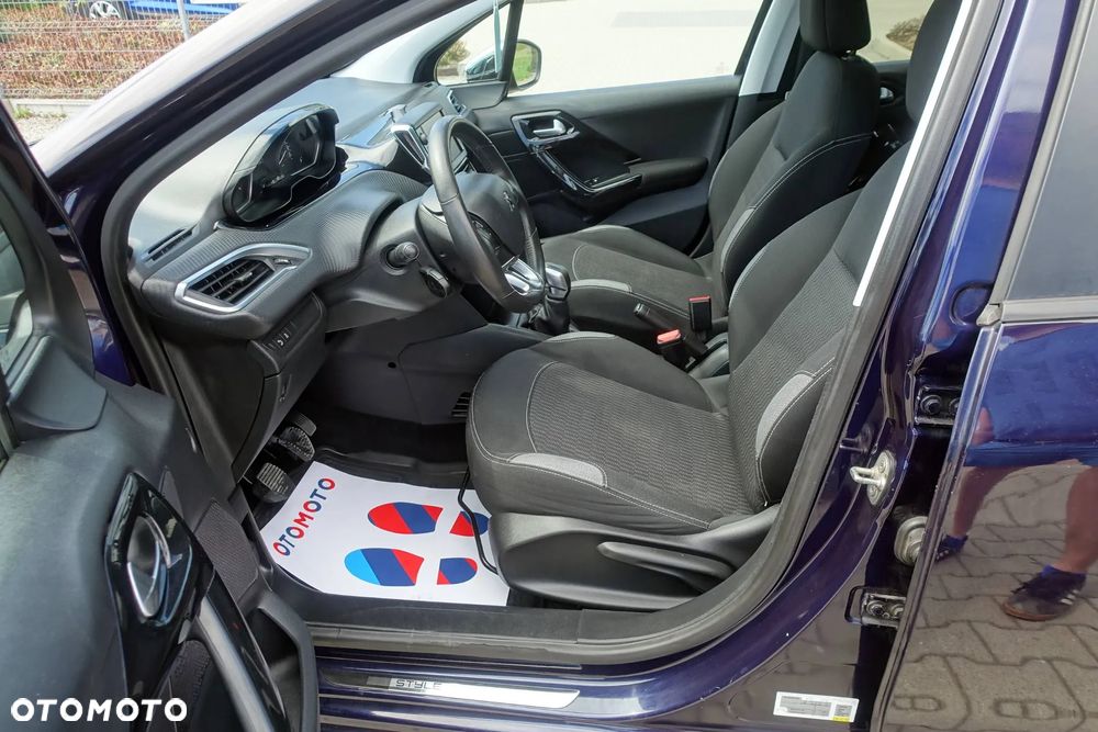 Peugeot 208 82 PureTech Style - 12
