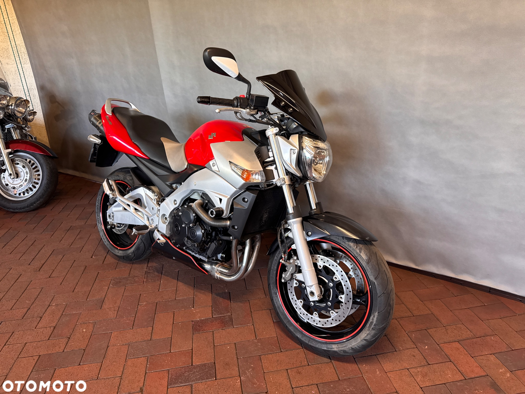Suzuki GSR - 3