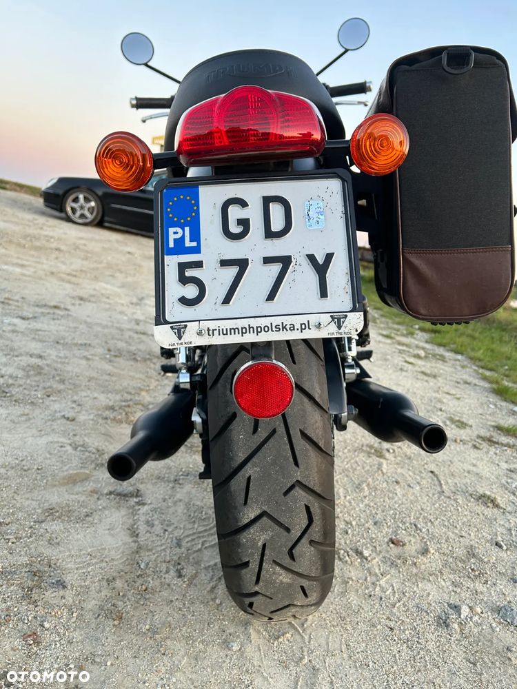 Triumph Bonneville - 11