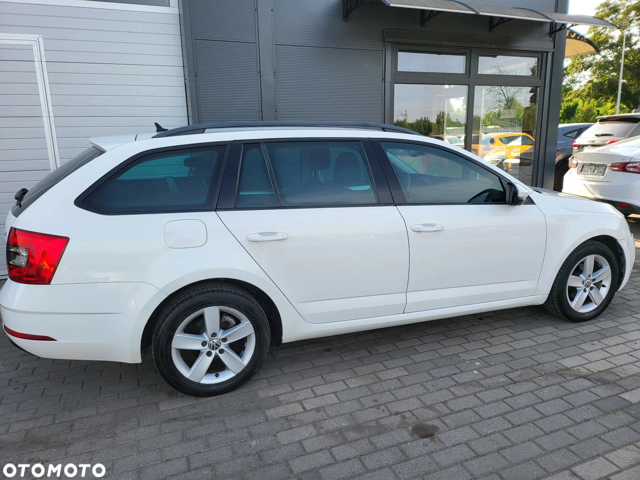 Skoda Octavia 1.6 TDI DSG Style - 27