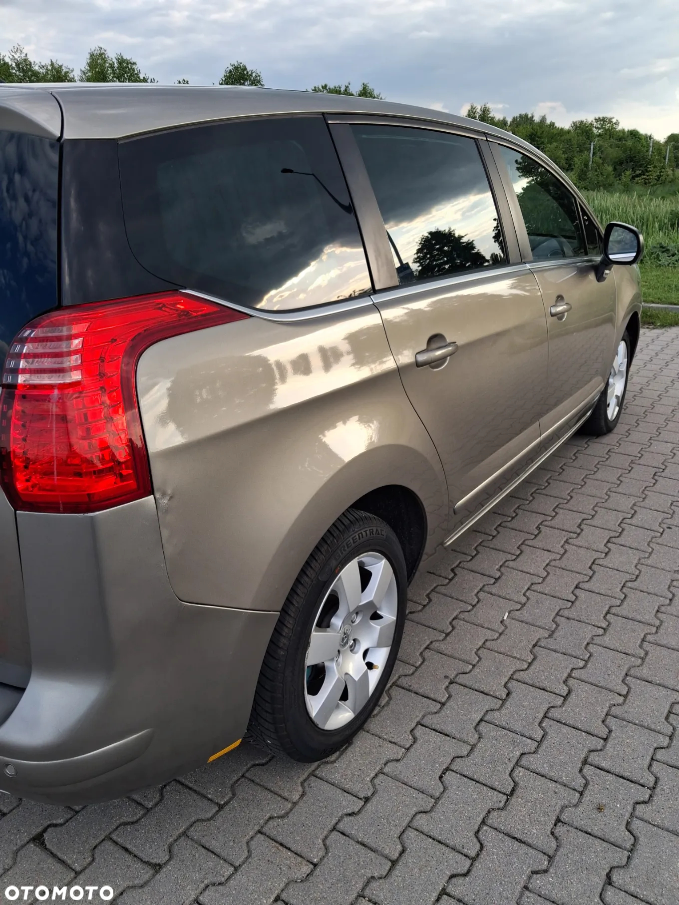 Peugeot 5008 - 8