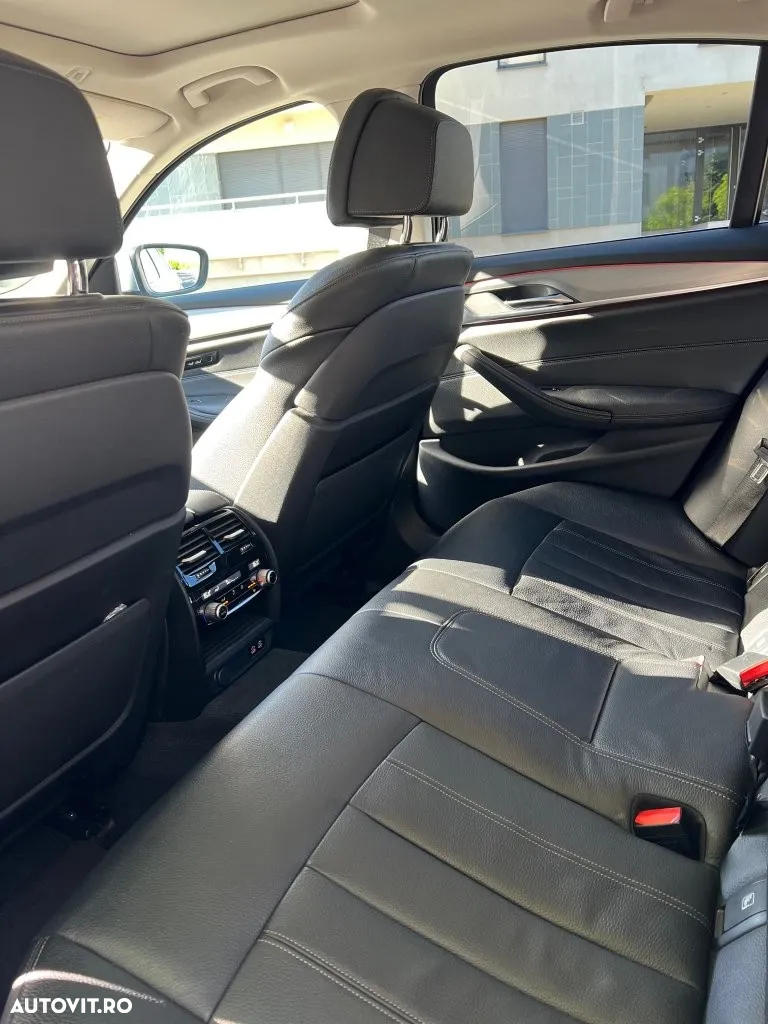 BMW Seria 5 520d AT MHEV - 32