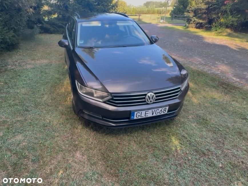 Volkswagen Passat - 1