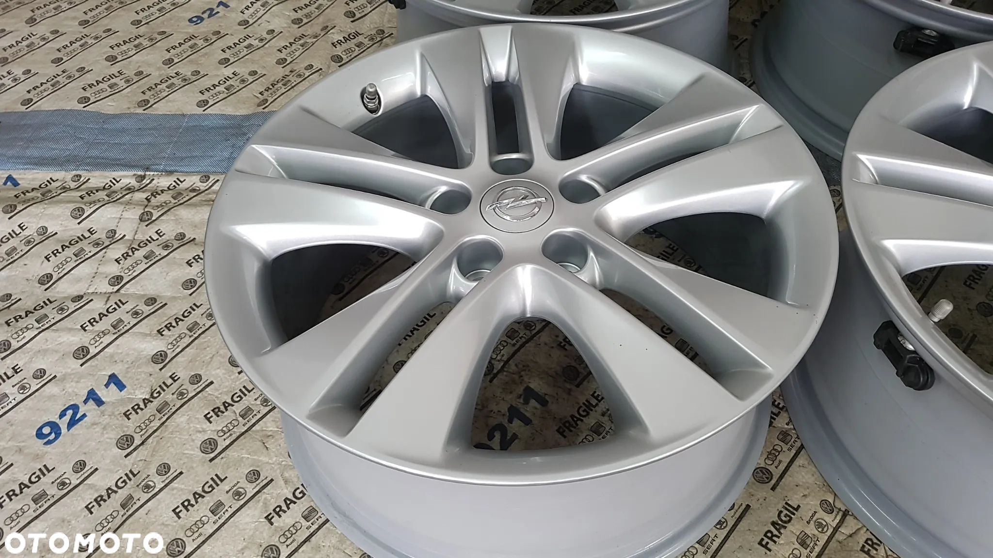 FELGI ALUMINIOWE ORYGINAŁ GM OPEL INSYGNIA B ASTRA J ZAFIRA C  8jx18  ET46 5x115 TPMS - 4