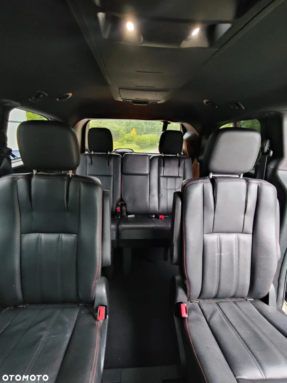 Dodge Grand Caravan - 8