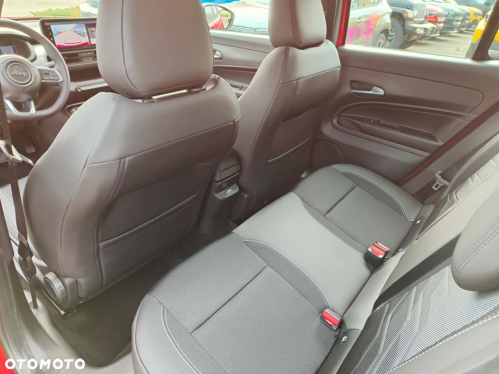 Jeep Avenger 1.2 T3 mHEV Altitude FWD eDCT6 - 12