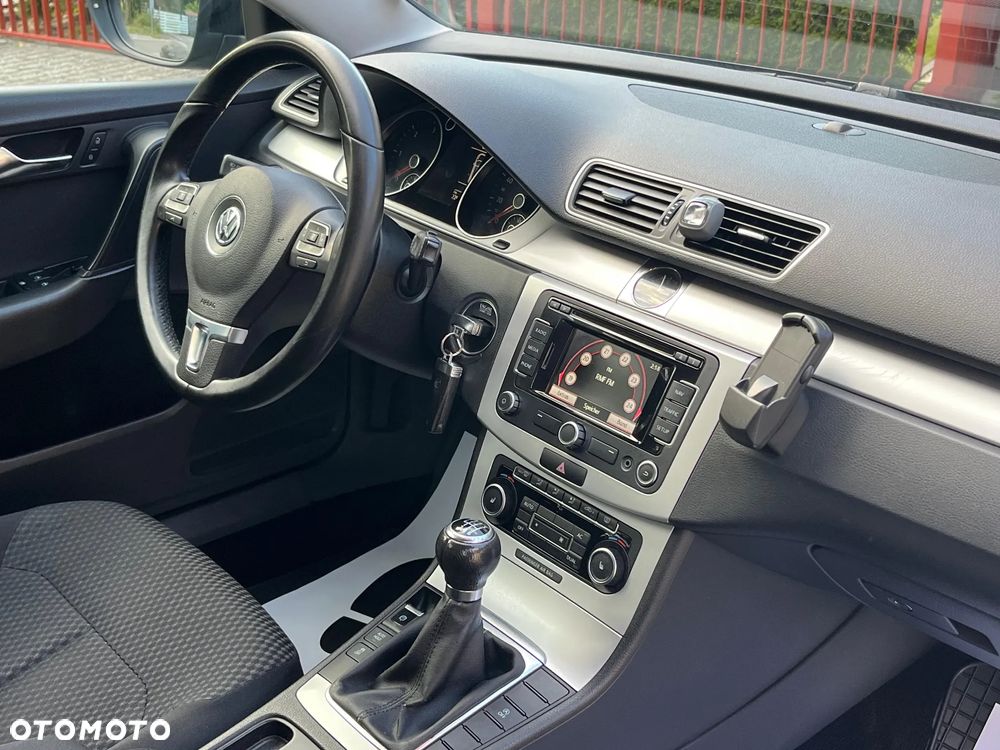 Volkswagen Passat 2.0 TDI DPF Highline - 24