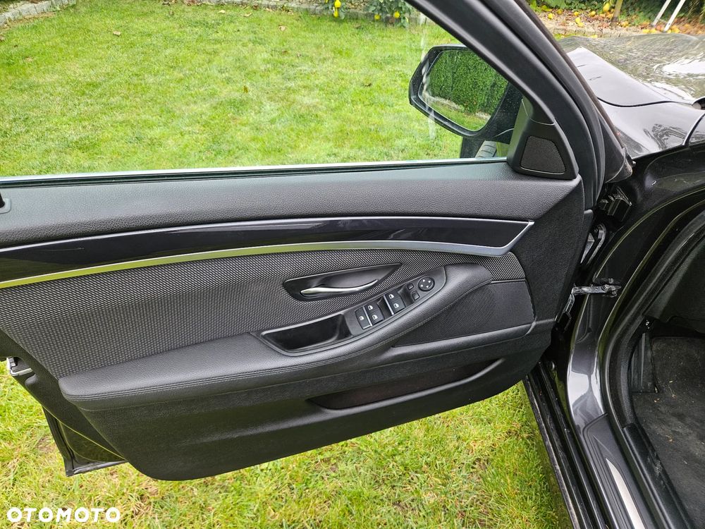 BMW Seria 5 520d xDrive Touring - 27