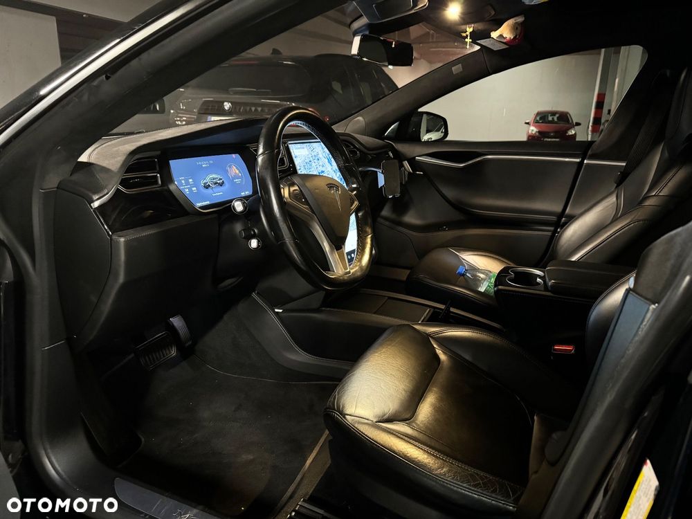 Tesla Model S 85 D - 9