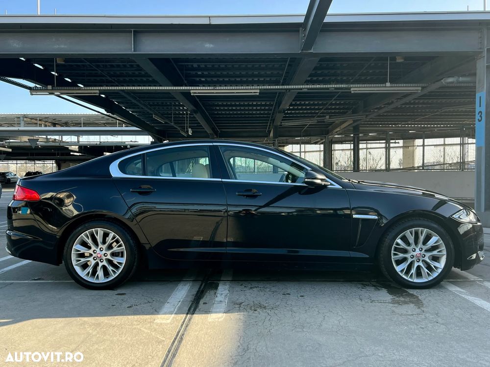 Jaguar XF 2.2D Luxury - 7