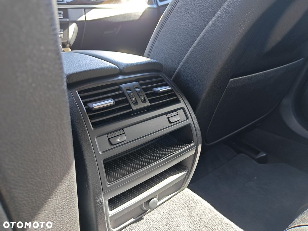BMW Seria 5 528i xDrive - 24